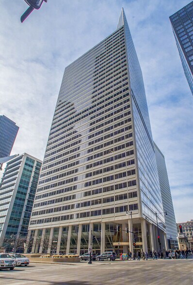 More Photos Of 200 S Wacker Dr, Chicago Office For Lease