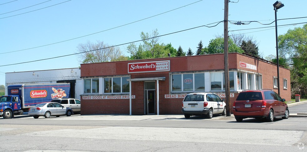 More Photos Of 4315 Walnut St, McKeesport Warehouse For Lease