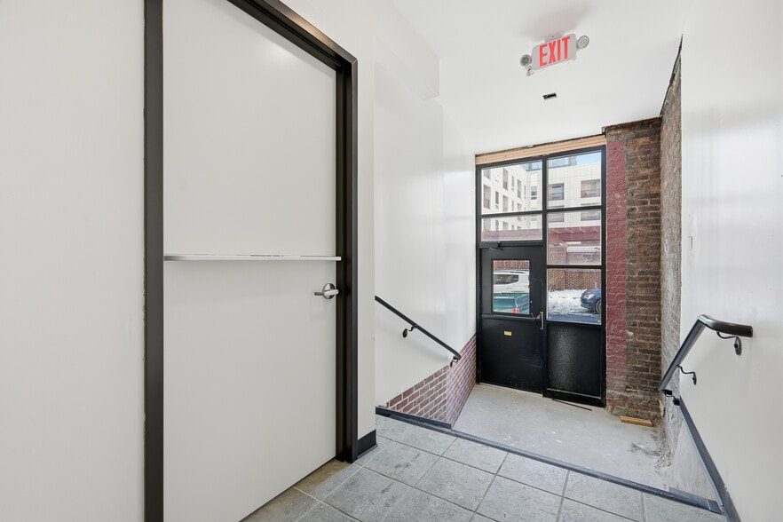 More Photos Of 833 N Market St, Wilmington Storefront Retail Residential For Sale