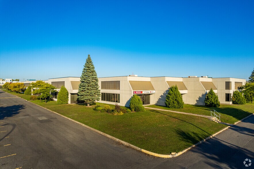 More Photos Of 3145-3185 Rue Joseph-Dubreuil, Montréal Distribution For Lease