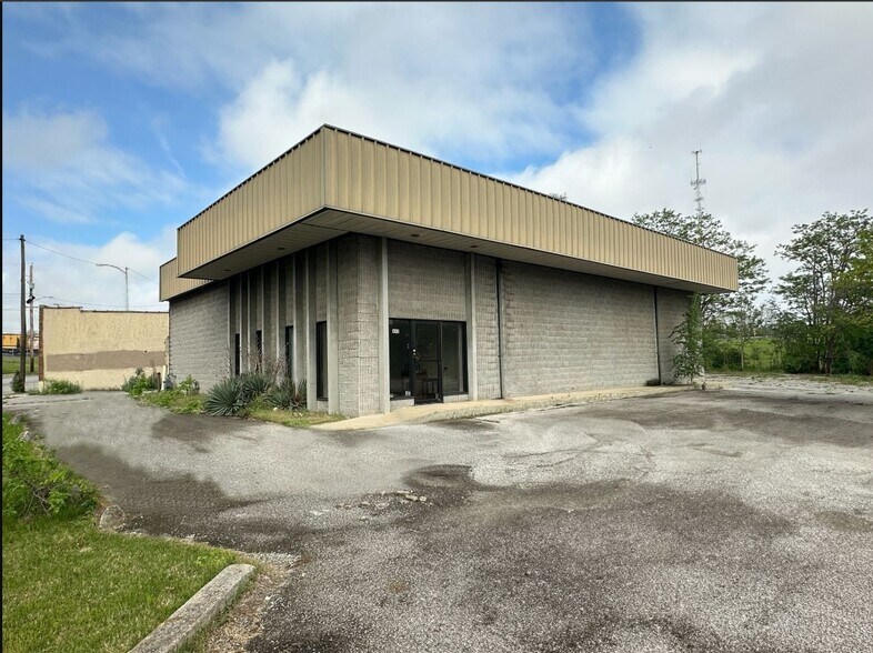 Primary Photo Of 958 Lincolnway, South Bend General Retail For Sale