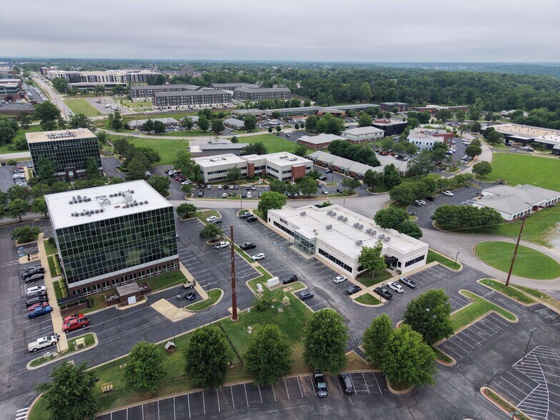 More Photos Of 5431 Pinnacle Point Dr, Rogers Office For Lease