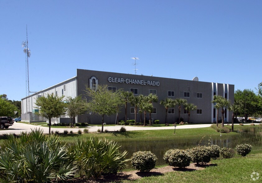 Primary Photo Of 13320 Metro Pky, Fort Myers Movie Radio TVStudio For Lease