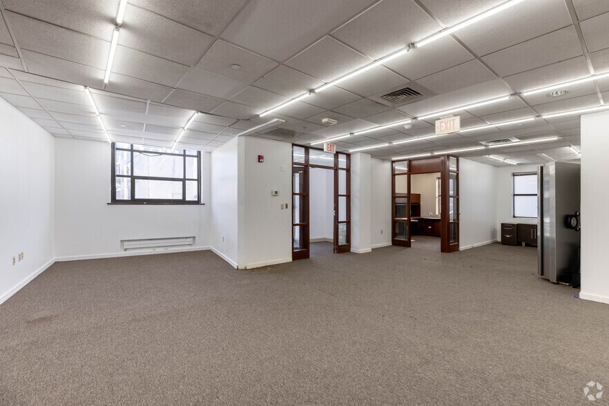 More Photos Of 201 N Wood Ave, Linden Bank For Lease