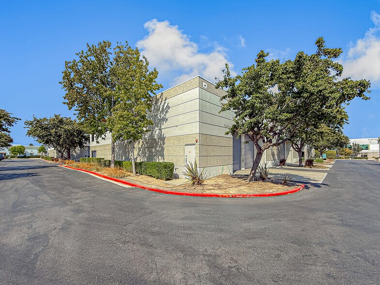 More Photos Of 2362 E Sturgis Rd, Oxnard Warehouse For Sale