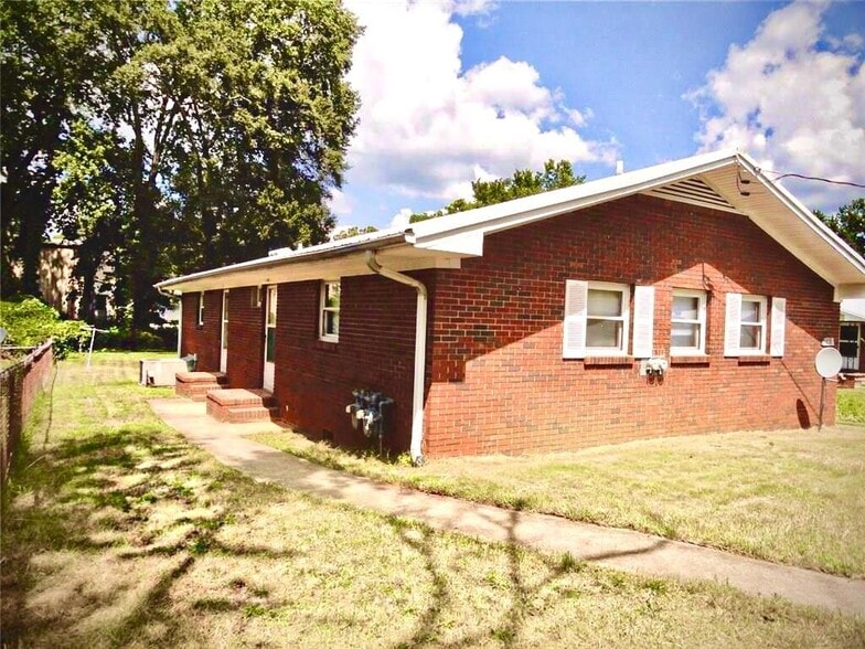 Primary Photo Of 1437 Vesta Ave, Atlanta Apartments For Sale