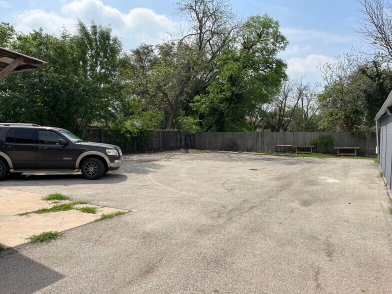 More Photos Of 1100 Austin Hwy, San Antonio Freestanding For Lease