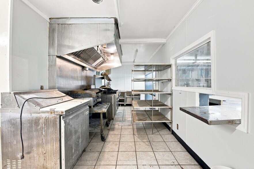 More Photos Of 346 W Jones St, Trenton Service Station For Lease