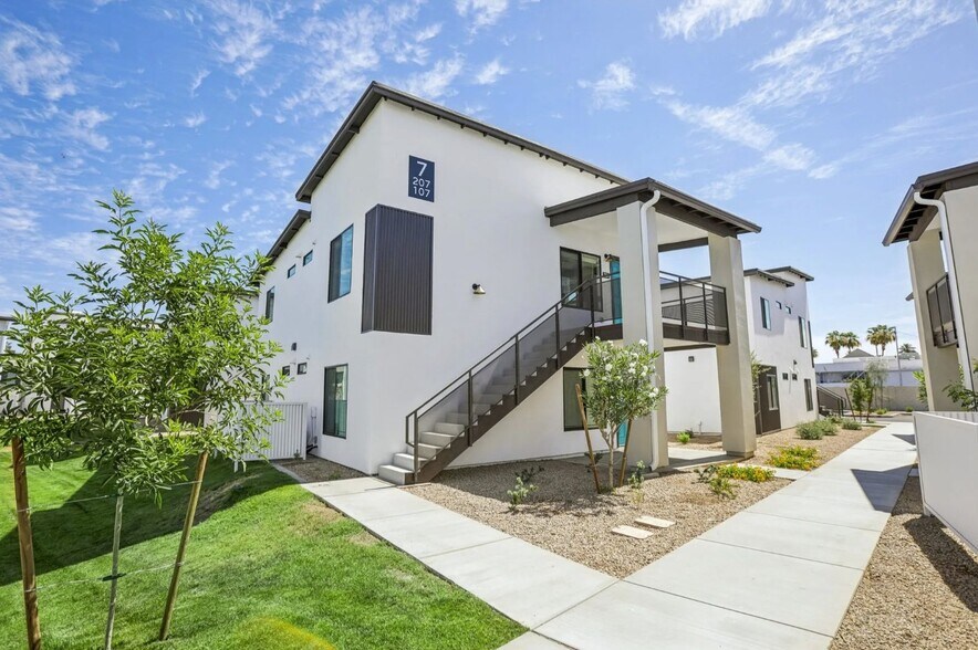 More Photos Of 6077 N 60th Ave, Glendale Dormitory For Sale