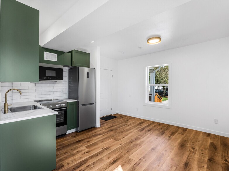More Photos Of 525 SW 4th Ave, Canby Apartments For Sale