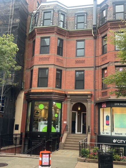 Primary Photo Of 169 Newbury St, Boston Storefront Retail Office For Lease