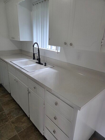 More Photos Of 211 SE Uglow St, Dallas Apartments For Sale