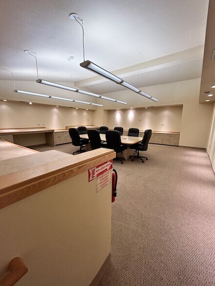 More Photos Of 11860 Kemper Rd, Auburn Light Distribution For Lease