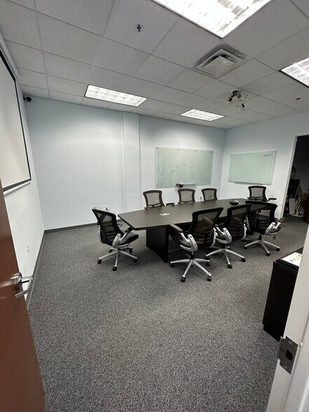 More Photos Of 4229 Lafayette Center Dr, Chantilly Business Park For Lease