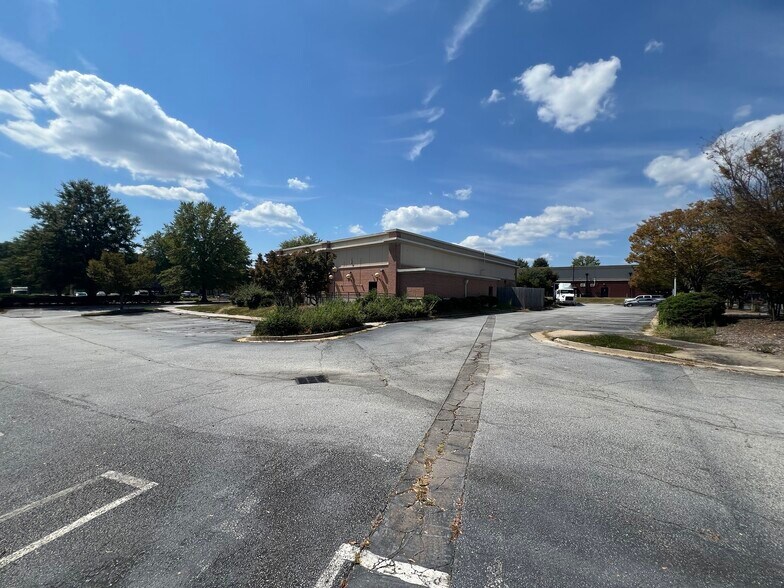 More Photos Of 7322 Stonecrest Concourse, Lithonia Restaurant For Sale