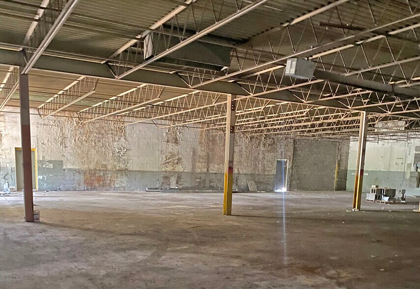 More Photos Of 22778 Globe Ave, Warren Warehouse For Sale