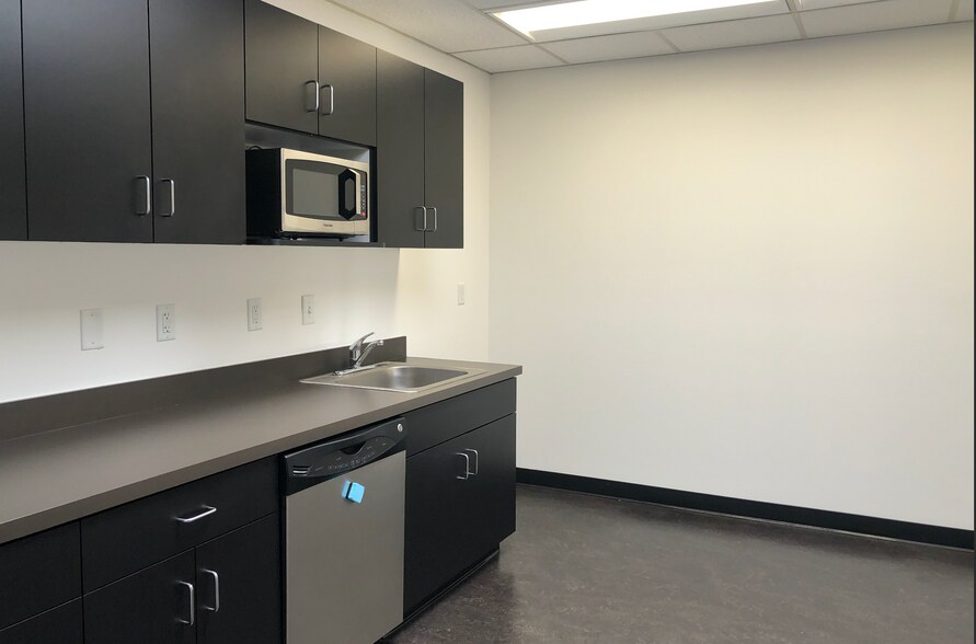 More Photos Of 1328-1332 NW Kearney St, Portland Loft Creative Space For Lease