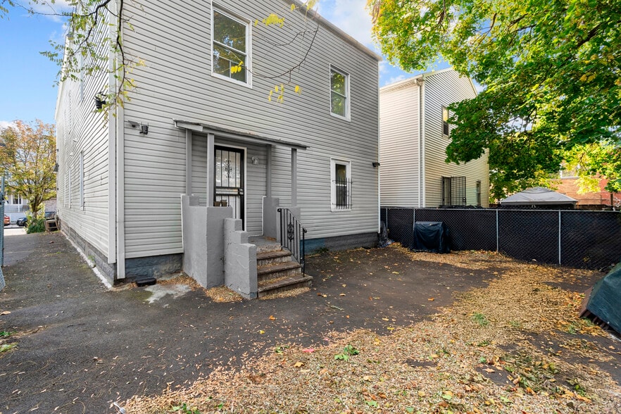 More Photos Of 265 S 8th St, Newark Apartments For Sale