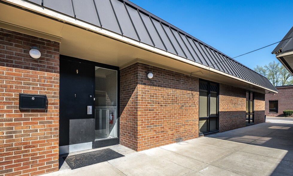 More Photos Of Convenient Access, Lexington Office For Lease