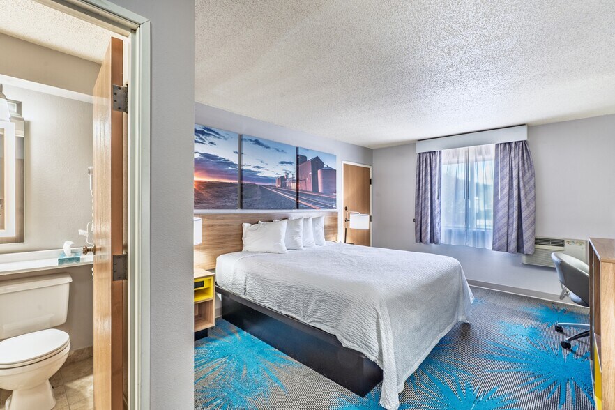 More Photos Of 519 Crook St, Custer Hotel For Sale