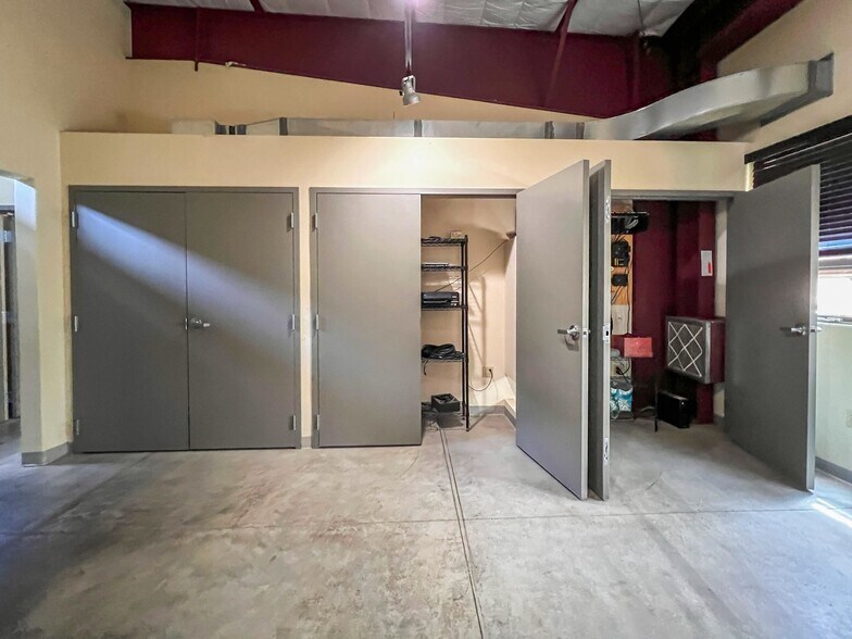 More Photos Of 202 Bendix Dr, Taos Distribution For Sale