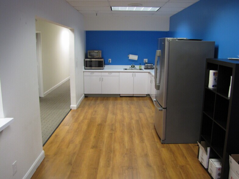 More Photos Of 828 Airport Blvd, Burlingame Research And Development For Lease