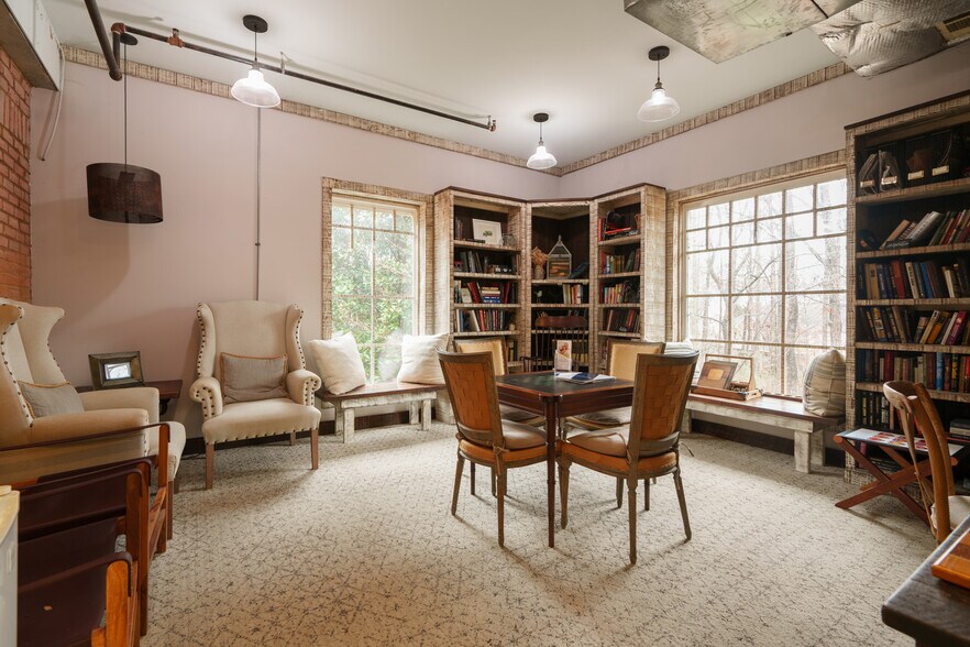 More Photos Of 425 Country Club Dr, Stockbridge Healthcare For Sale