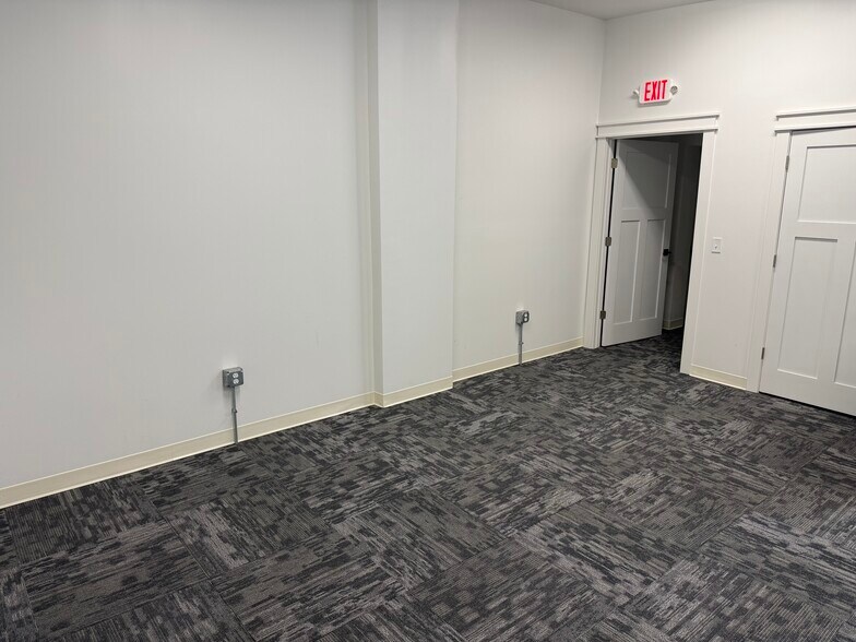 More Photos Of 118 W Main St, Plainfield Storefront Retail Residential For Lease
