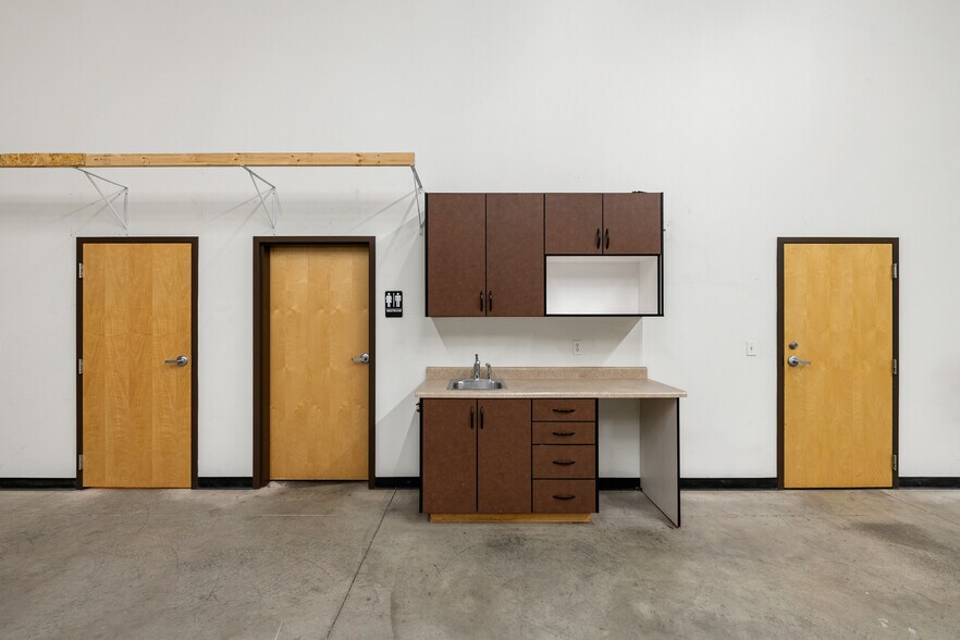More Photos Of 1770 W Sequoia Vista Cir, Salt Lake City Light Manufacturing For Lease