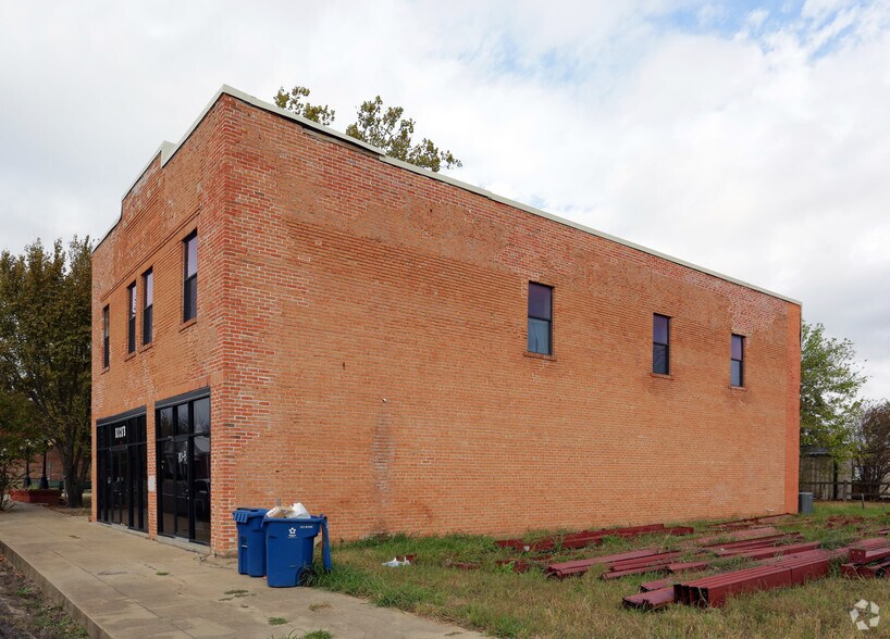 More Photos Of 110 E Main St, Cumby Storefront Retail Residential For Sale