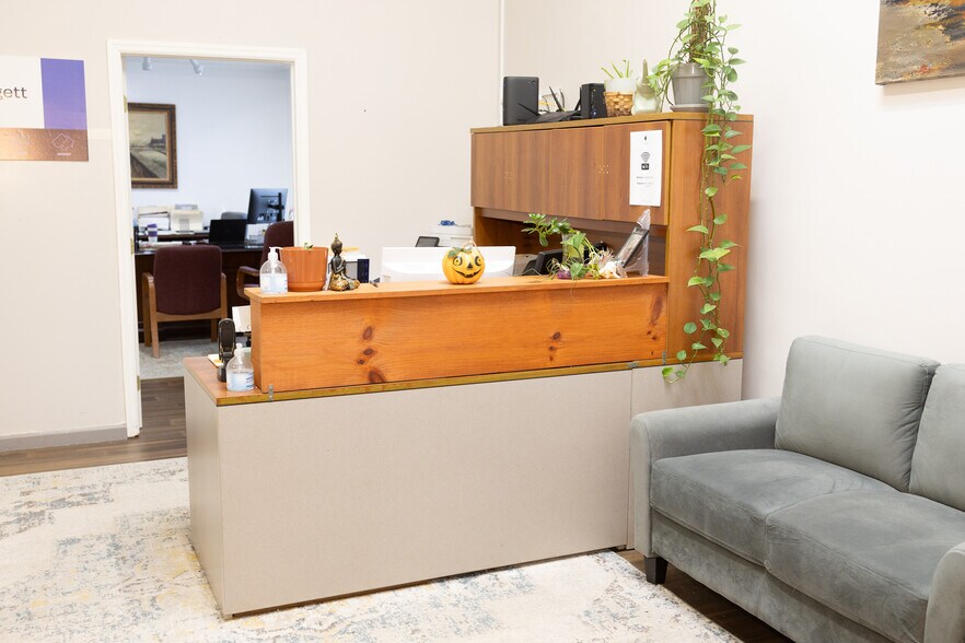 More Photos Of 71 Albany Ave, Kingston Storefront Retail Office For Sale