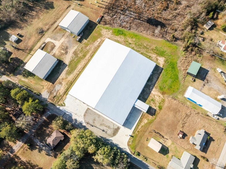 More Photos Of 223 W Pearl St, Lamar Industrial For Lease