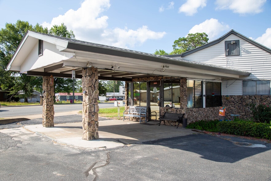 More Photos Of 539 S Main St, Baxley Hotel For Sale