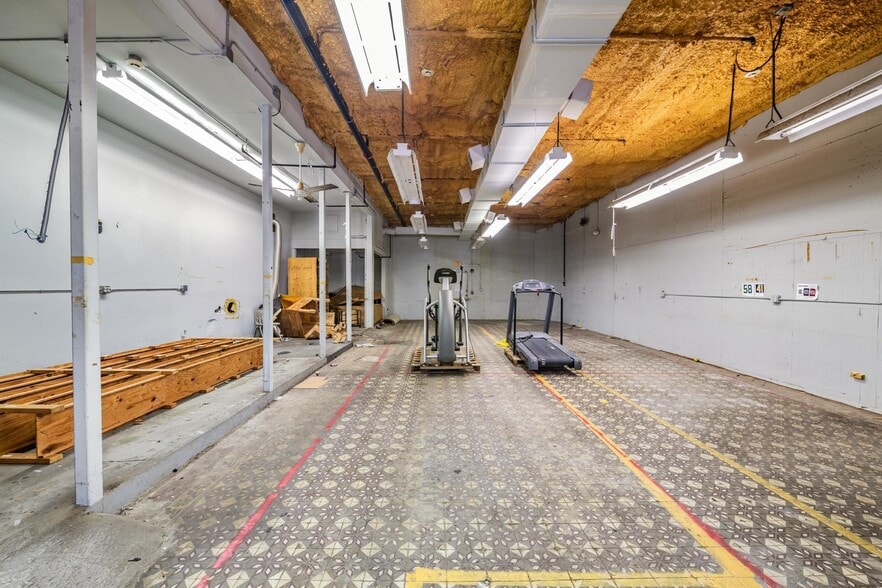 More Photos Of 2902 W Chestnut St, Tampa Industrial For Lease