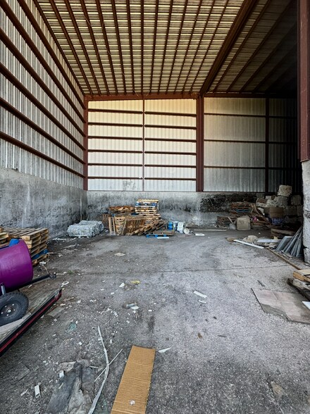 More Photos Of 1301 Industrial Park Rd, Mountain Grove Warehouse For Lease