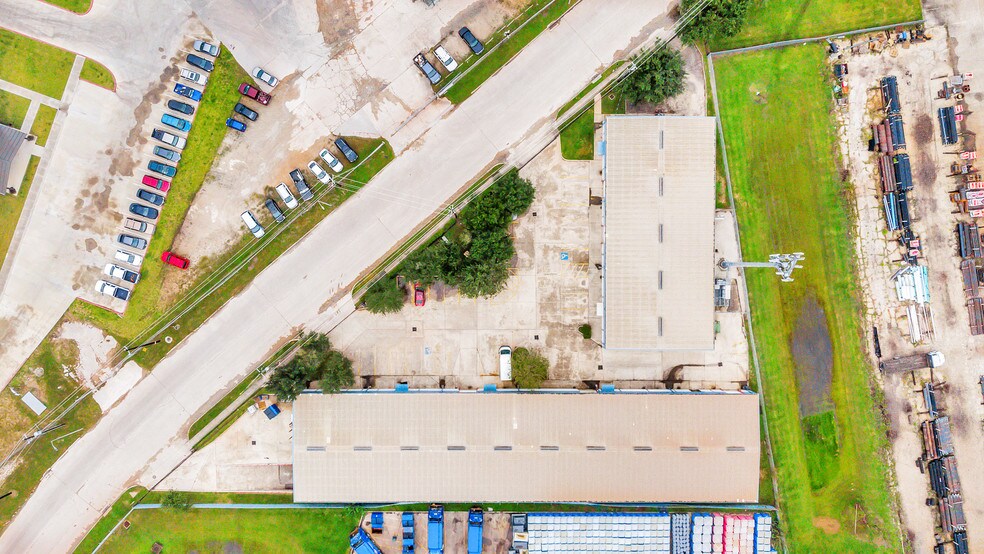 More Photos Of 5213 Brookglen Dr, Houston Light Manufacturing For Lease
