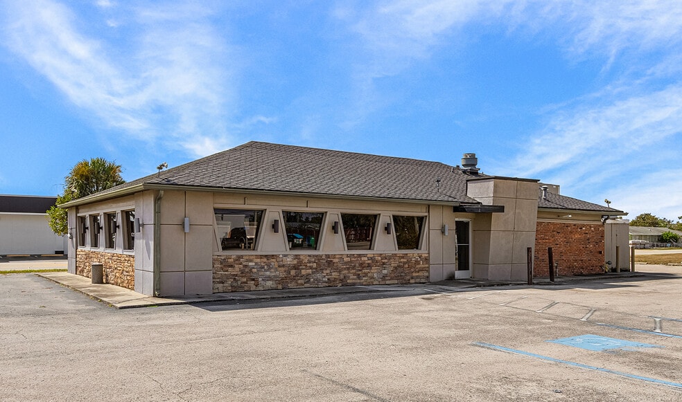 Primary Photo Of 11498 S Cleveland Ave, Fort Myers Restaurant For Sale