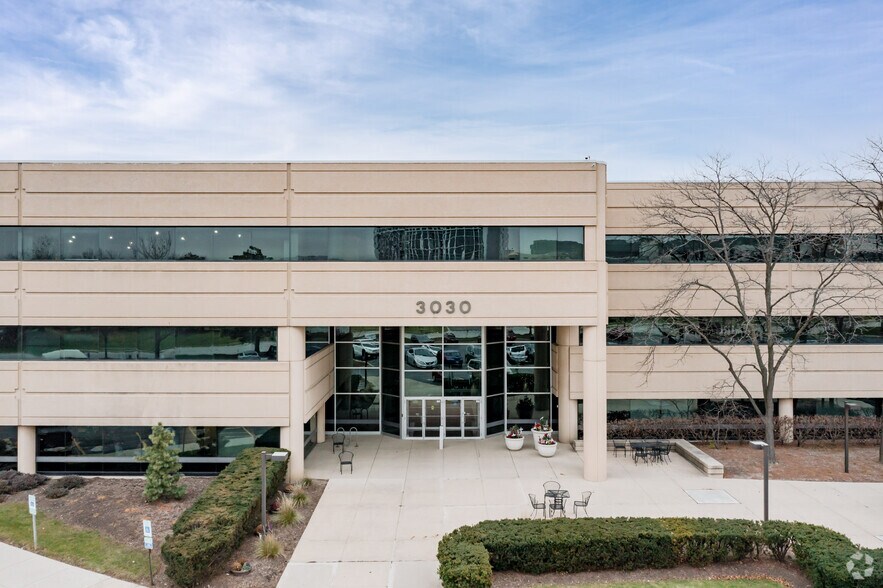 More Photos Of 3030 W Salt Creek Ln, Arlington Heights Medical For Lease