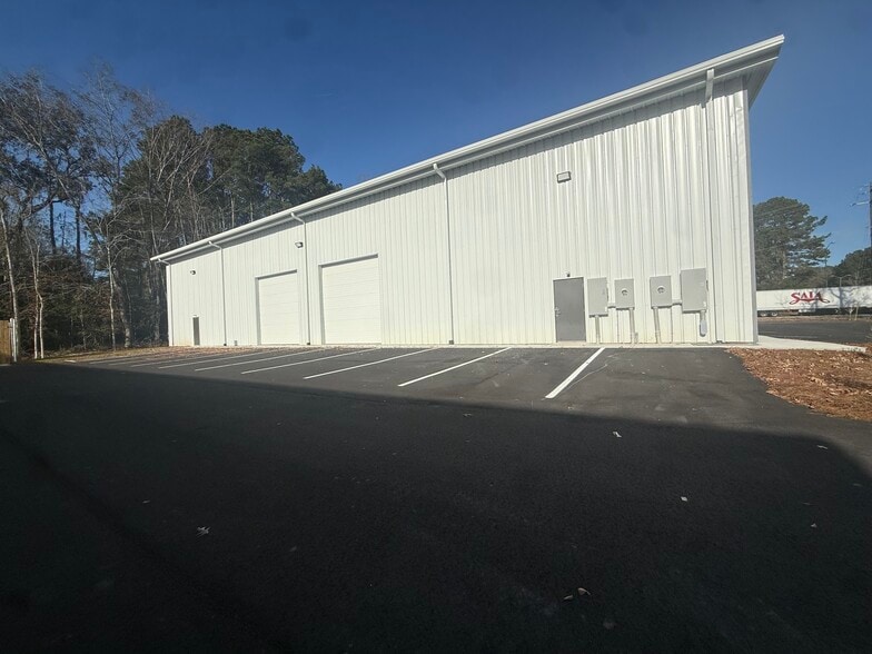 More Photos Of 9501 Palmetto Commerce Pky, Ladson Distribution For Lease