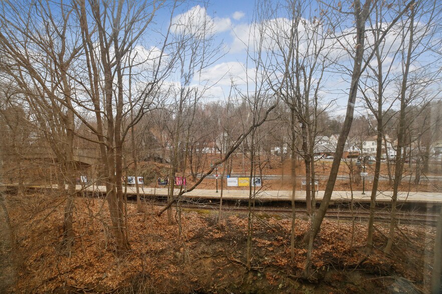 More Photos Of 7-11 Legion Dr, Valhalla Medical For Lease