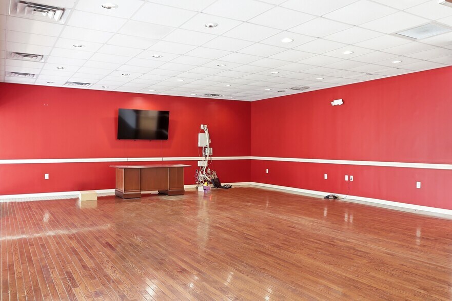 More Photos Of 505 W US-80 Hwy, Pooler Service For Sale