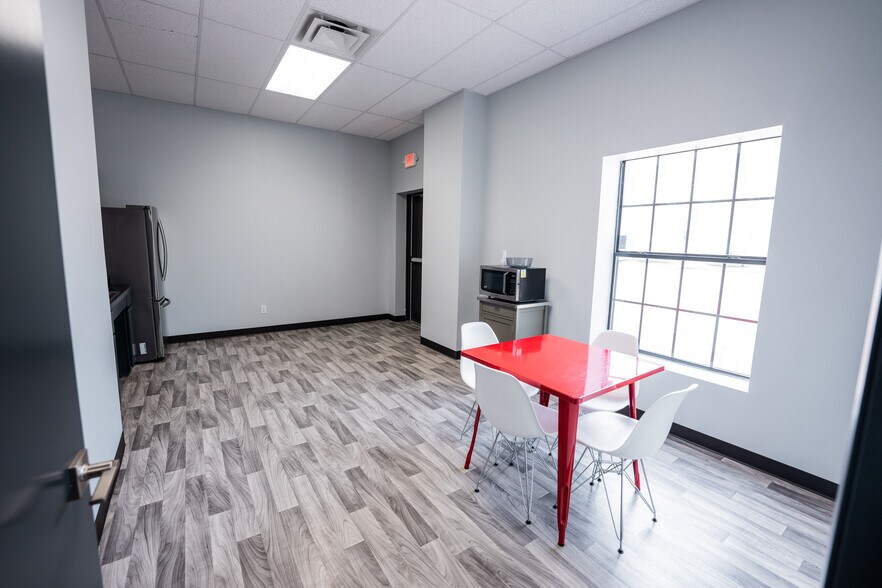 More Photos Of 1120 Toro Grande, Cedar Park Light Distribution For Sale