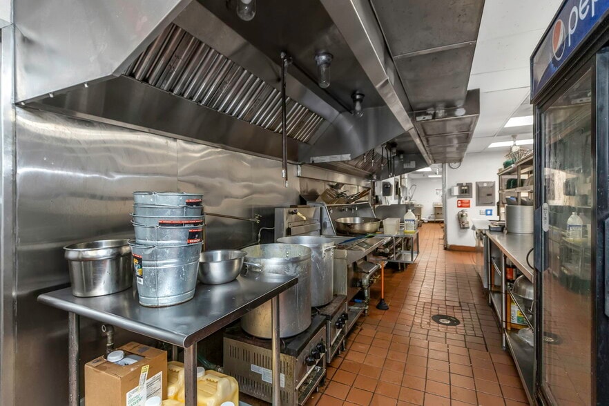 More Photos Of 2901 Tyrone Blvd, Saint Petersburg Restaurant For Sale
