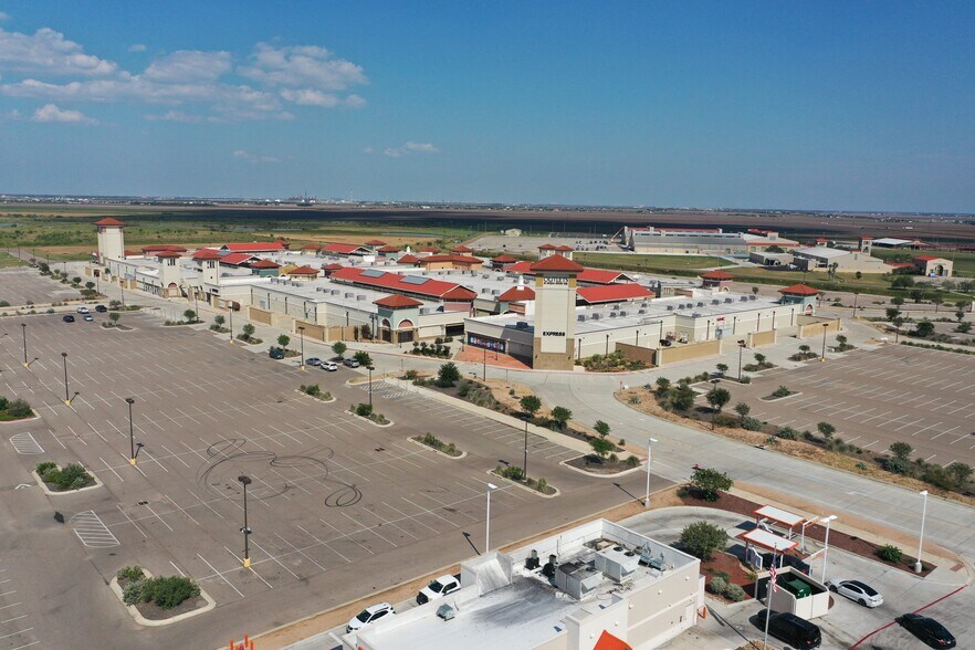 More Photos Of 500 N IH 69, Robstown Warehouse For Lease