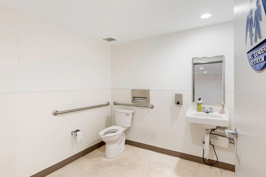 More Photos Of 5207-5211 E 2nd St, Long Beach Storefront For Lease