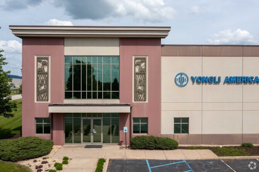 More Photos Of 6625 Daniel Burnham Dr, Portage Showroom For Lease