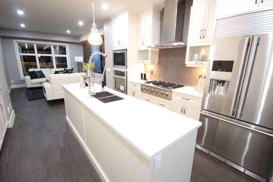 More Photos Of 11331 76 Av NW, Edmonton Apartments For Sale