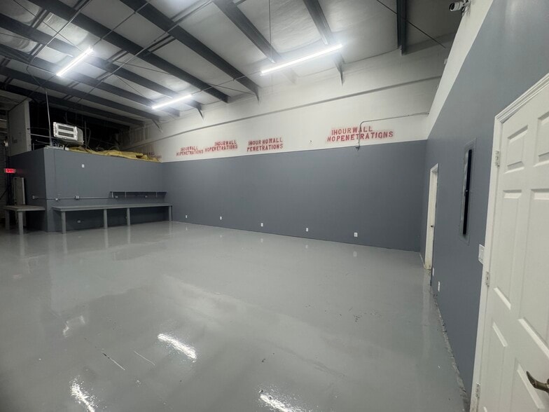 More Photos Of 1410 Park Ln S, Jupiter Warehouse For Lease
