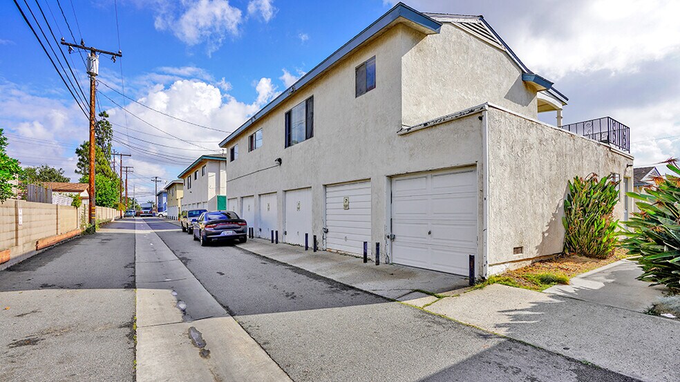 More Photos Of 12561 Camus Ln, Garden Grove Apartments For Sale