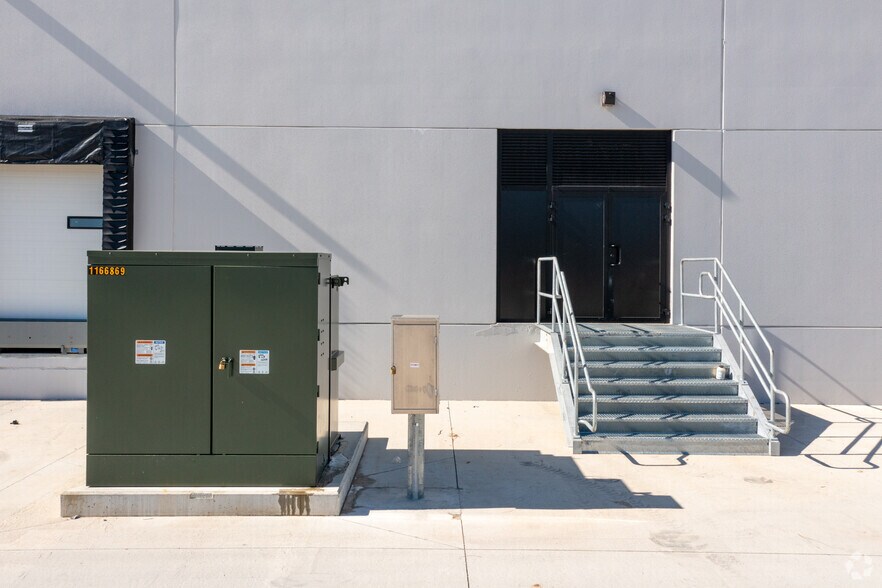 More Photos Of 1305 Hwy 42 South, McDonough Unknown For Lease